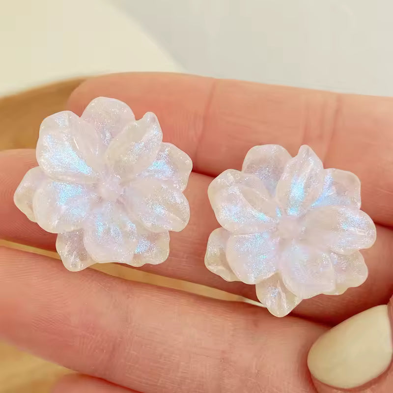 Elegant White Flower Stud Earrings for Women – Trendy 2025 Acrylic Floral Design, Lovely Fashion Jewelry