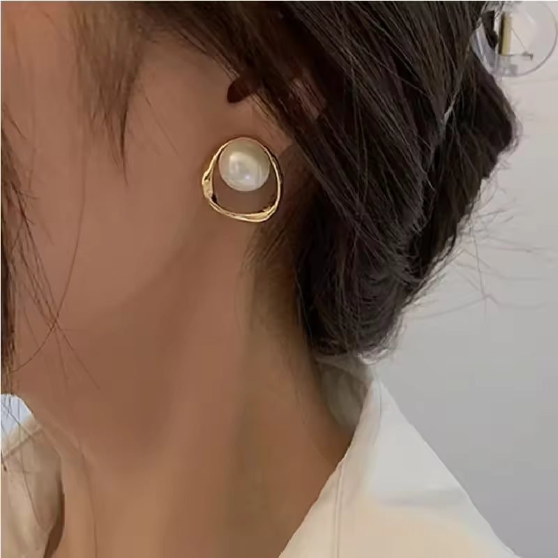 Retro French Baroque Pearl Stud Earrings for Women – Irregular Imitation Pearl Design, Luxury Fashion Jewelry