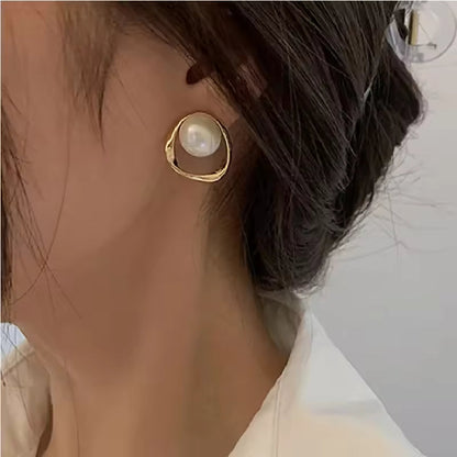 Retro French Baroque Pearl Stud Earrings for Women – Irregular Imitation Pearl Design, Luxury Fashion Jewelry
