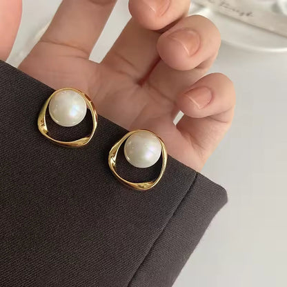 Retro French Baroque Pearl Stud Earrings for Women – Irregular Imitation Pearl Design, Luxury Fashion Jewelry