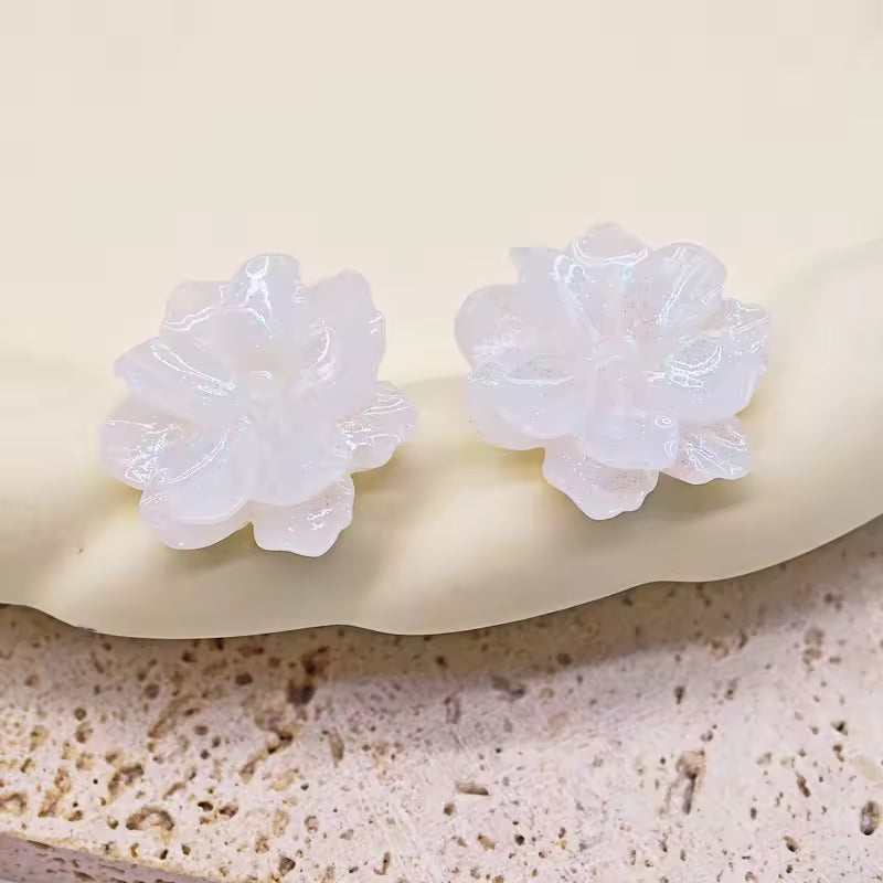 Elegant White Flower Stud Earrings for Women – Trendy 2025 Acrylic Floral Design, Lovely Fashion Jewelry