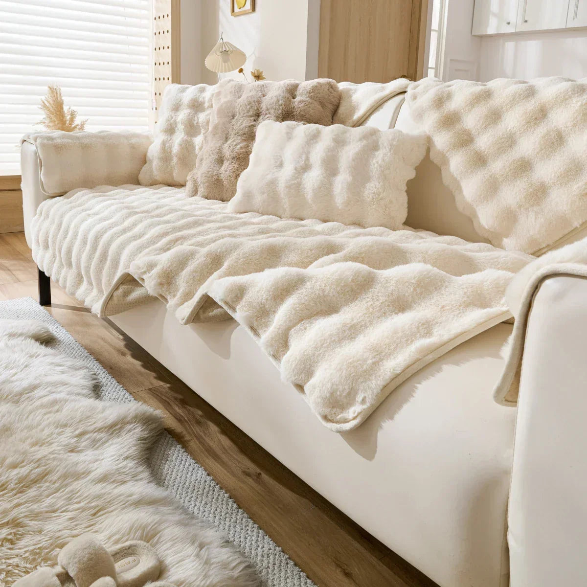 Soft, non-slip plush sofa cover